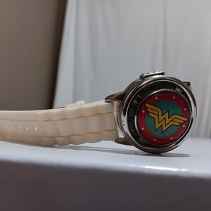 Wonder Woman TM & DC Comics WOW9064WM1 Quartz Analog Unisex Watch